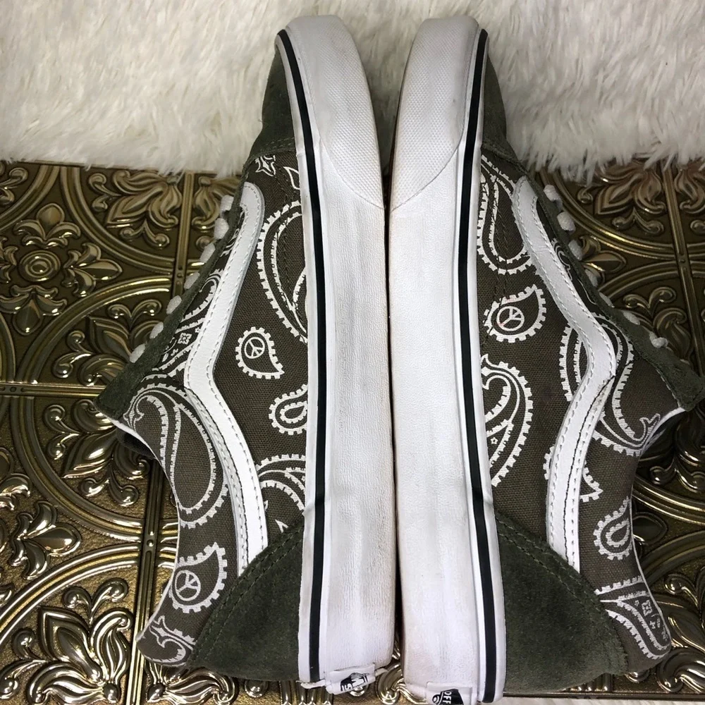 Vans Men's Green Paisley Sneakers size 7 Women’s 8.5